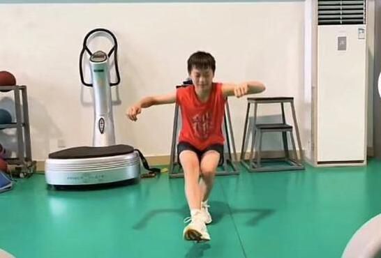 巨胸喷奶水视频www免费观看